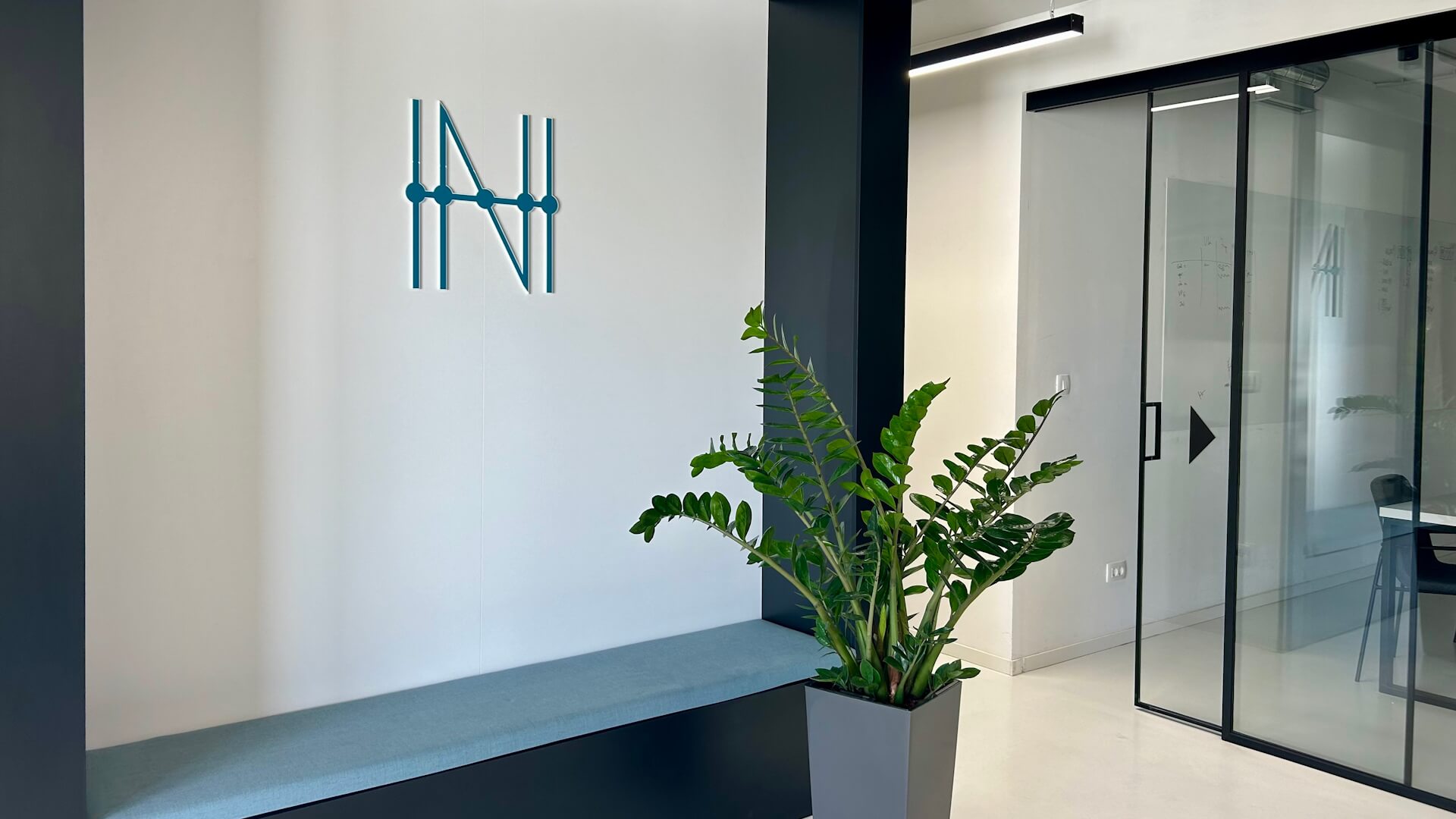Split HQ